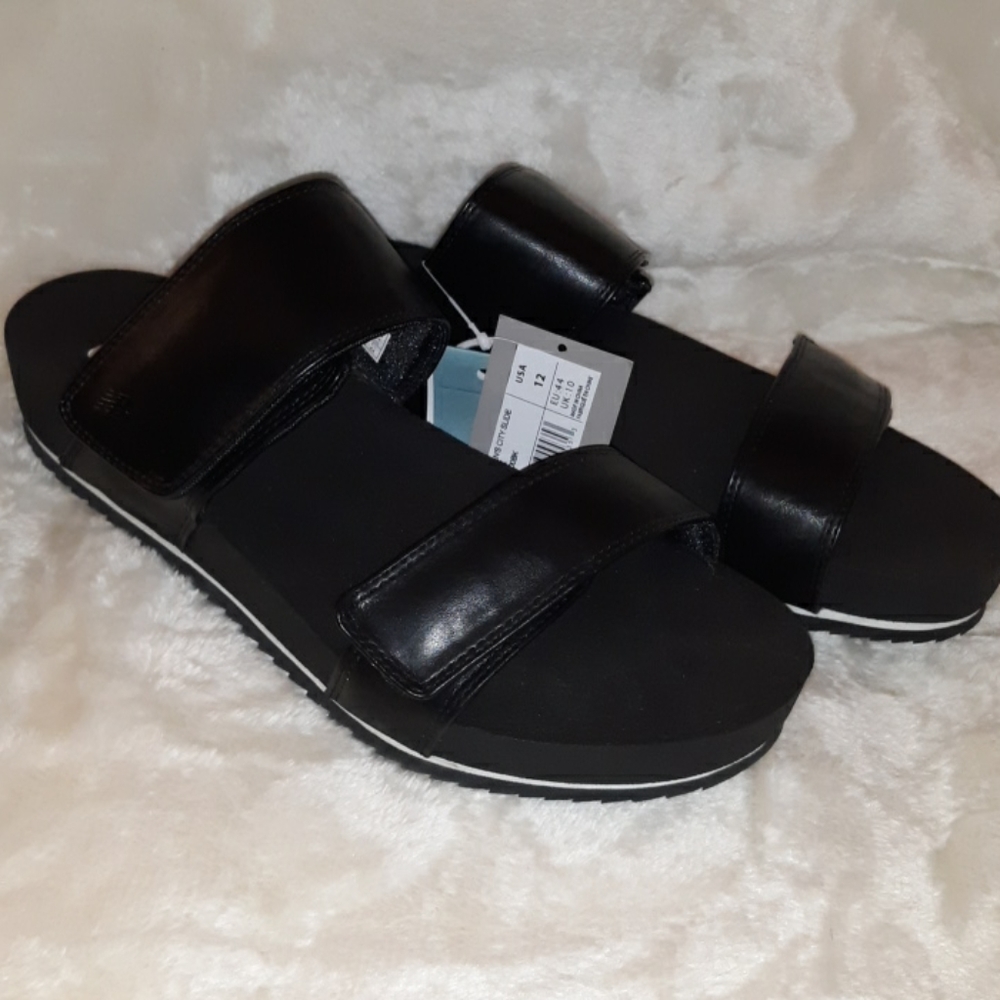 NIB Womens New Balance size 12 Black Strap Sandals